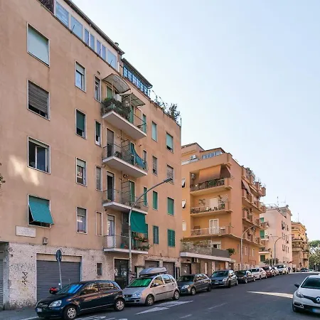 Design Close To Trastevere شقة
